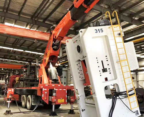 尚义县附近随车吊出租，轻松解决运输难题